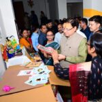 मुख्यमंत्री ने प्रदेश के सरकारी विद्यालयों में सी.एस.आर. के सहयोग से स्थापित 442 स्मार्ट क्लास रूम का भी शुभारंभ किया