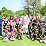मुख्यमंत्री धामी ने भारतीय शिक्षा संस्थान द्वारा आयोजित 35वें राष्ट्रीय खेल-कूद टेबल टेनिस प्रतियोगिता में गोल्ड मेडल जीतने वाली सरस्वती विद्या मंदिर इण्टर कॉलेज ज्योतिर्मठ, चमोली के छात्रों की टीम ने भेंट की
