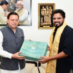 मुख्यमंत्री पुष्कर सिंह धामी से आज मुख्यमंत्री आवास में फ़िल्म शूटिंग के लिए देहरादून आए प्रसिद्ध यूट्यूबर