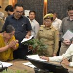 डीएम सविन बंसल के जनदर्शन में 239 शिकायतों का निस्तारण, विधवाओं-बेटियों को राहत