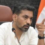 जिलाधिकारी डॉ. आशीष चौहान ने गंगा संरक्षण, सीवरेज और स्वच्छता कार्यों की समीक्षा की
