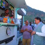 कीर्तिनगर के मलेथा स्थित मुख्यमंत्री ने जाना लोगों का हालचाल, विभिन्न स्थानों पर रुककर किया संवाद